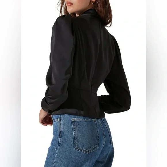 ASTR the Label Black Twist Mock Neck Peplum Blouse with Cut-Out NWT - Picture 6 of 7